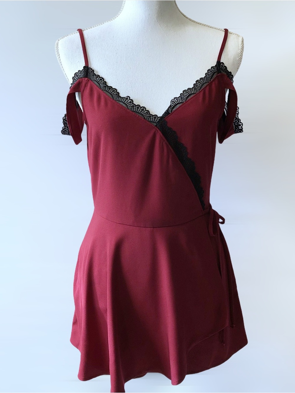 Socialite Burgundy Lace Cold Shoulder Romper Size Small